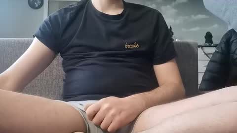 Snapshot of pladplad chatting on December 18, 8:31 am PLADPLAS online show from December 18, 8:31 am