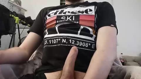 Snapshot of pladplad chatting on December 4, 11:46 am PLADPLAS online show from December 4, 11:46 am