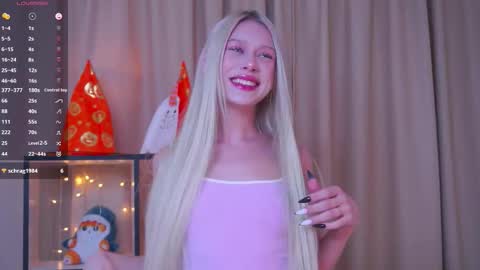 Snapshot of platinum_babe chatting on October 24, 11:49 pm Ennie online show from October 24, 11:49 pm