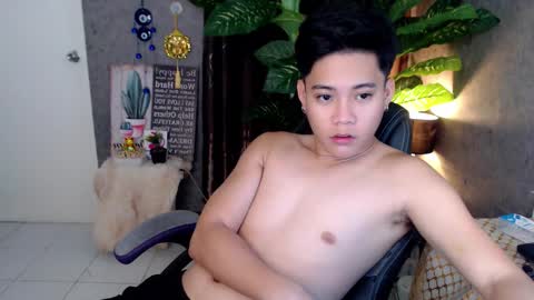 Snapshot of playful_kenzo chatting on December 7, 5:26 pm Kenzo online show from December 7, 5:26 pm