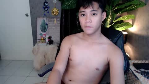 Snapshot of playful_kenzo chatting on December 15, 2:05 pm Kenzo online show from December 15, 2:05 pm