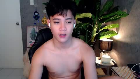 Snapshot of playful_kenzo chatting on December 9, 5:52 pm Kenzo online show from December 9, 5:52 pm