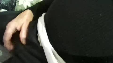 pleezsukit online show from February 1, 6:00 am