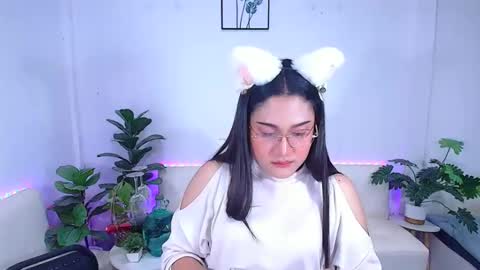 Ploysai online show from November 8, 9:45 am