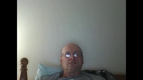 Snapshot of pmb11 chatting on March 12, 2:20 am trek 11 online show from March 12, 2:20 am