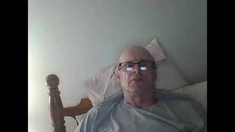 Snapshot of pmb11 chatting on October 4, 3:37 am trek 11 online show from October 4, 3:37 am