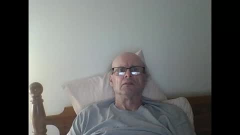 Snapshot of pmb11 chatting on October 5, 4:32 am trek 11 online show from October 5, 4:32 am