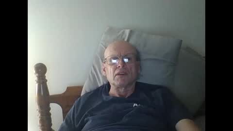 Snapshot of pmb11 chatting on September 18, 4:49 am trek 11 online show from September 18, 4:49 am