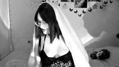 Willow                      Hours 12pm to 630pm Colombian time FRIDAY AND SUNDAY FREE DAYS online show from October 9, 6:57 pm