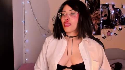 Willow                      Hours 12pm to 630pm Colombian time FRIDAY AND SUNDAY FREE DAYS online show from October 19, 6:01 pm