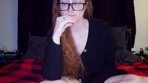 poisonivyy95 online show from May 19, 1:56 am