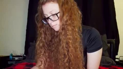 poisonivyy95 online show from May 22, 1:12 am