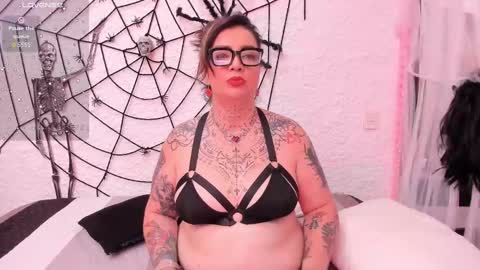 poisson_ivy_ online show from October 7, 9:33 pm