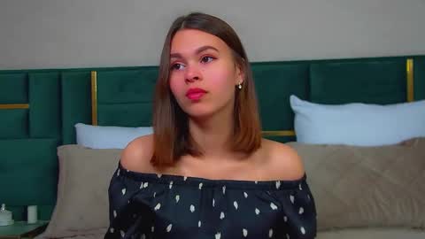 Snapshot of pollylanders chatting on September 13, 6:16 am Polly online show from September 13, 6:16 am