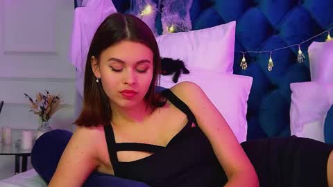 Snapshot of pollylanders chatting on October 29, 6:59 am Polly online show from October 29, 6:59 am