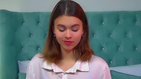 Snapshot of pollylanders chatting on October 1, 6:23 am Polly online show from October 1, 6:23 am