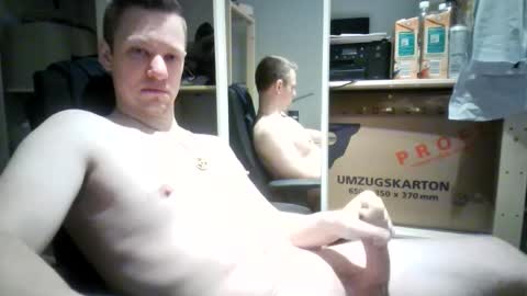 pommesmiteiscreme online show from February 15, 2:14 am