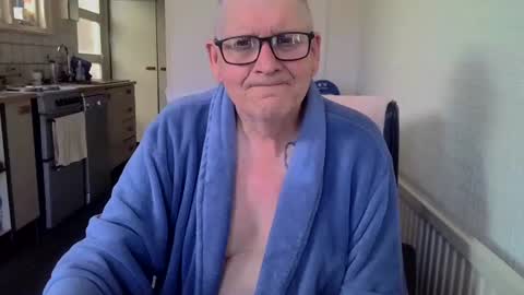 poshman65 online show from April 7, 10:17 am