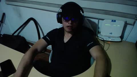 Snapshot of powerfulzeus2 chatting on October 8, 2:30 am powerfulzeus2 online show from October 8, 2:30 am