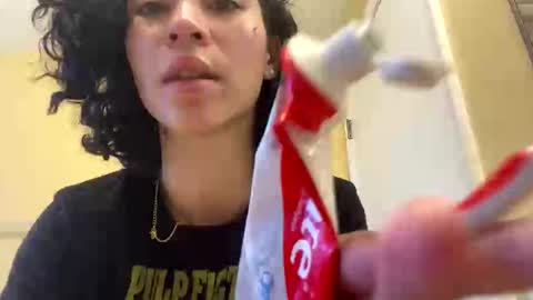 pr3ttynperla online show from November 18, 6:22 pm