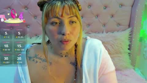 Snapshot of pretti__violet_ chatting on September 26, 2:30 am Pretti Violet online show from September 26, 2:30 am