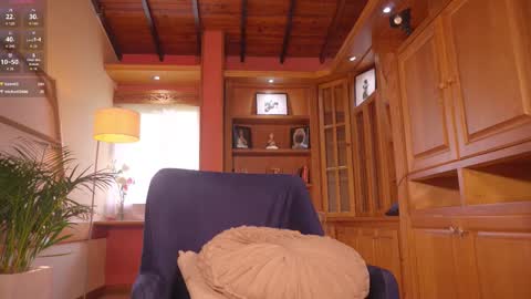 Nayrobi online show from October 21, 5:05 pm