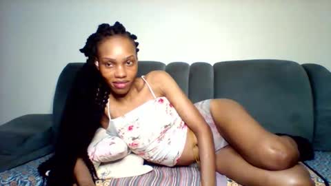 Snapshot of pretty253 chatting on October 23, 7:04 pm pretty253 online show from October 23, 7:04 pm