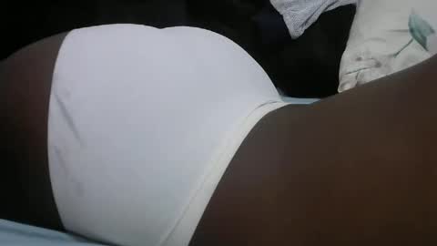 pretty_avena online show from November 27, 7:49 am