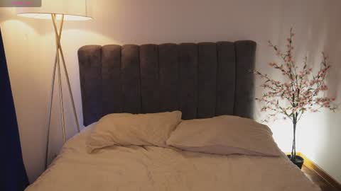 pretty_goddess online show from June 23, 8:04 pm