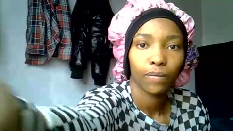 pretty jazminee online show from June 24, 7:37 am
