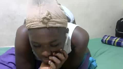 pretty_melan online show from March 22, 7:07 pm