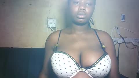 pretty_milan online show from March 19, 10:21 am