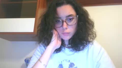 prettyjulliette online show from January 8, 7:42 pm