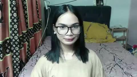 prettykhelcy online show from May 5, 11:38 am