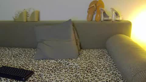 prettyvanessa online show from November 29, 9:06 am