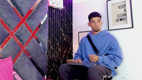prince_arthur77 online show from May 19, 1:18 pm