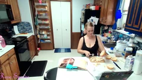 Snapshot of princess_rose_spades chatting on October 3, 2:58 pm Princess Rose online show from October 3, 2:58 pm