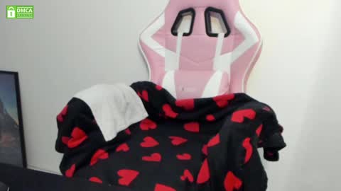 Snapshot of princesse_katey chatting on February 6, 4:47 pm miss me check out my YT   online show from February 6, 4:47 pm