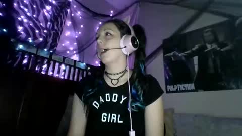 Snapshot of princesshollylove chatting on October 28, 6:25 am Holly love online show from October 28, 6:25 am