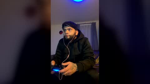 privekeanu23 online show from January 19, 4:33 am