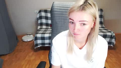 Polly online show from November 25, 4:44 am