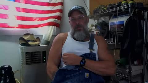 Snapshot of pupdeepdriller chatting on October 27, 4:07 pm Deep Driller online show from October 27, 4:07 pm