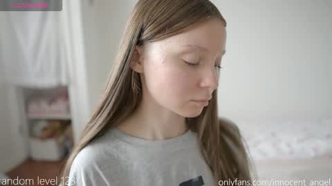 Snapshot of pureangeldolores chatting on October 31, 11:10 am i dont do shows for free. watching here silently and waiting for me to start showing you something for free is useless online show from October 31, 11:10 am