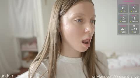 Snapshot of pureangeldolores chatting on October 29, 12:18 pm i dont do shows for free. watching here silently and waiting for me to start showing you something for free is useless online show from October 29, 12:18 pm