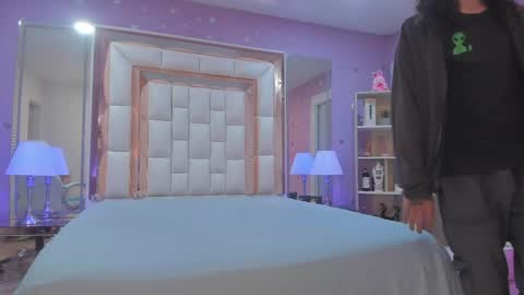 Experienced guys  online show from April 12, 2:43 pm