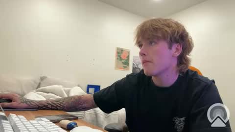 Snapshot of pychoddelic chatting on October 24, 2:34 am Pych Oddelic online show from October 24, 2:34 am