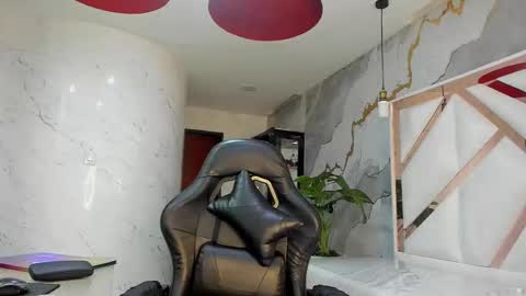 Qetsyah online show from February 2, 1:30 pm