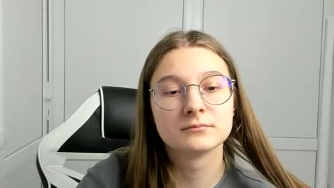 Amelie online show from March 22, 8:40 am