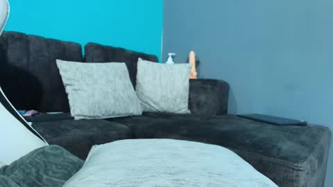 Your Queen Esthefi online show from October 28, 5:25 pm