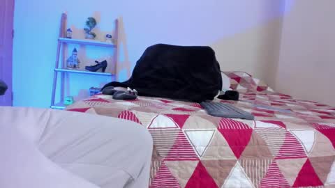 Your Queen Esthefi online show from February 8, 8:53 pm